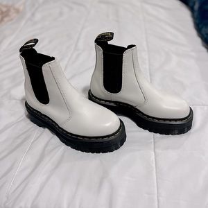 DR. MARTENS 2976 Quad Platform Womens White Chelsea Boots